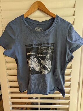 Jimmy Hendrix graphic cropped tee tiny hole in back
